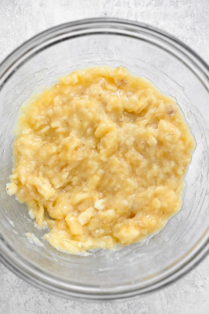 mashed banana in bowl