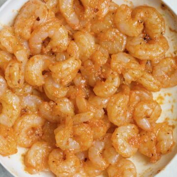 raw shrimp with spices.